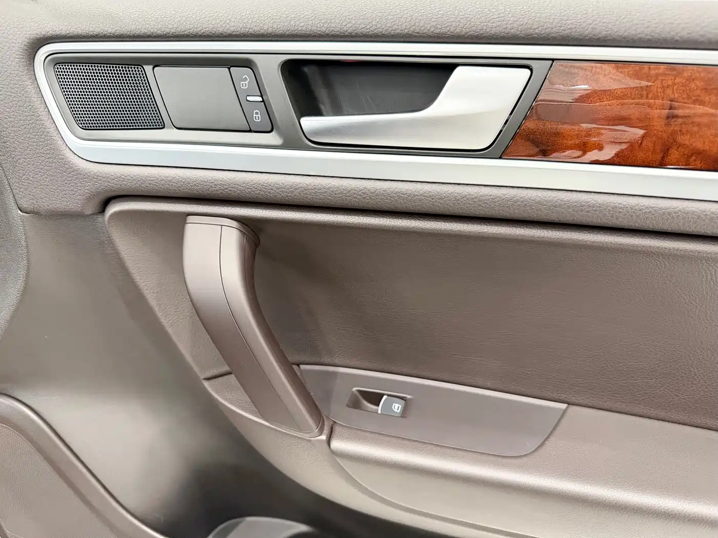 Volkswagen Touareg 2011 3.0TSI Comfort фото 13