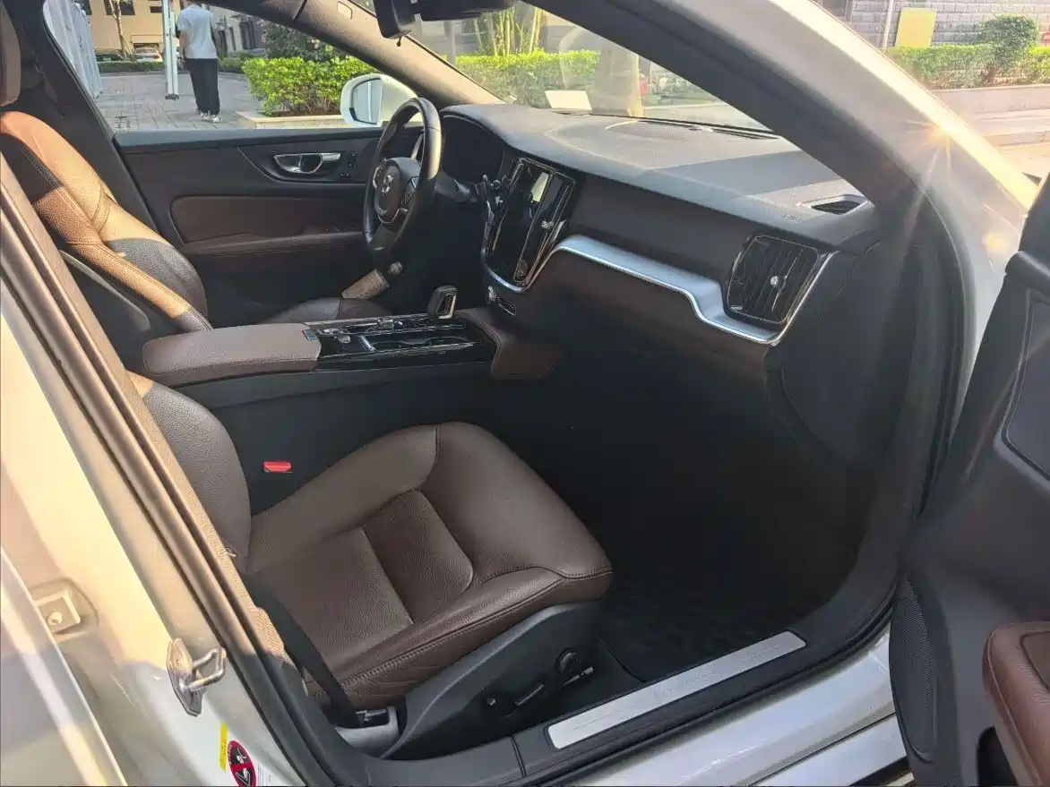 2021 Volvo S60 Plug-in Hybrid