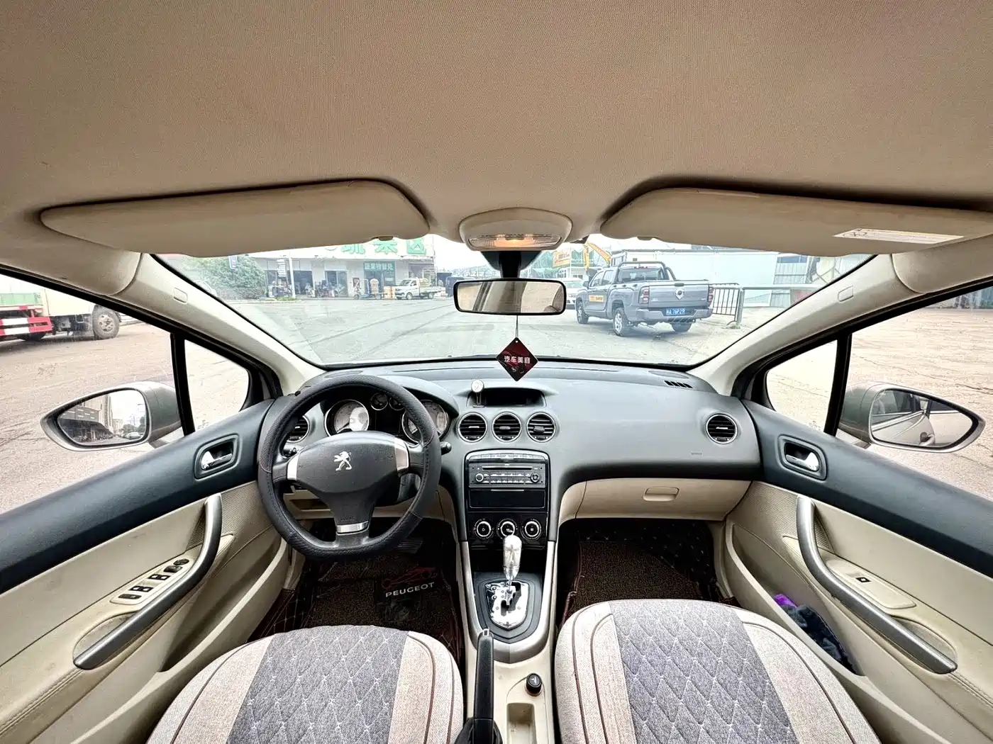 Peugeot 408 2013 2.0L Automatic Comfort Edition фото 7