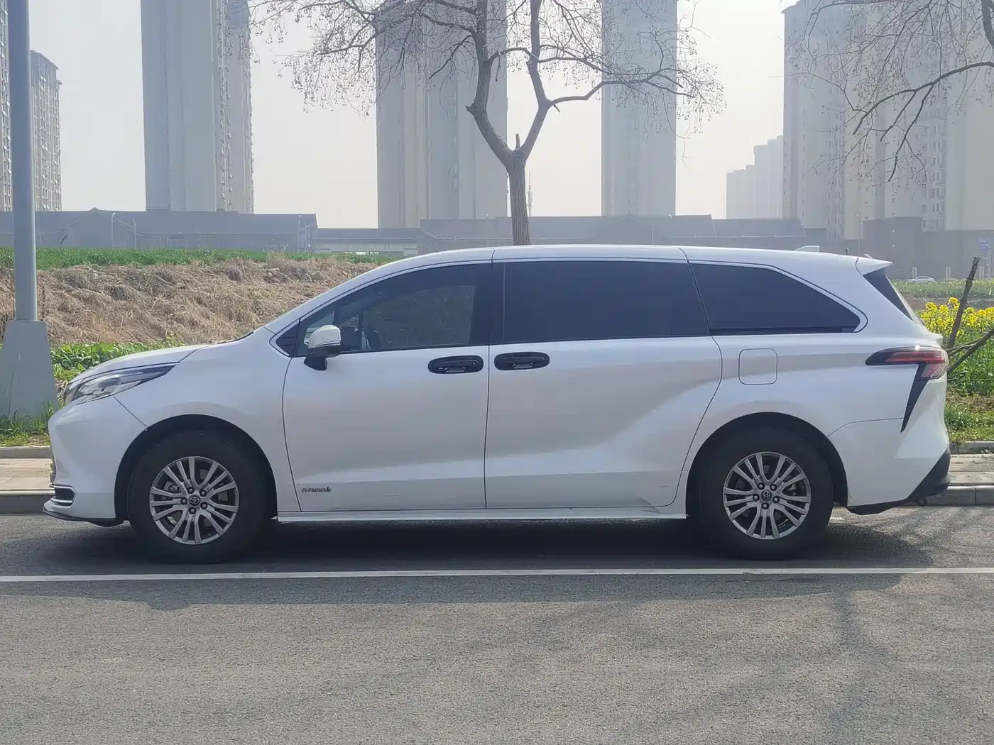 Toyota Sienna 2021 2.5L Hybrid Comfort Edition фото 9