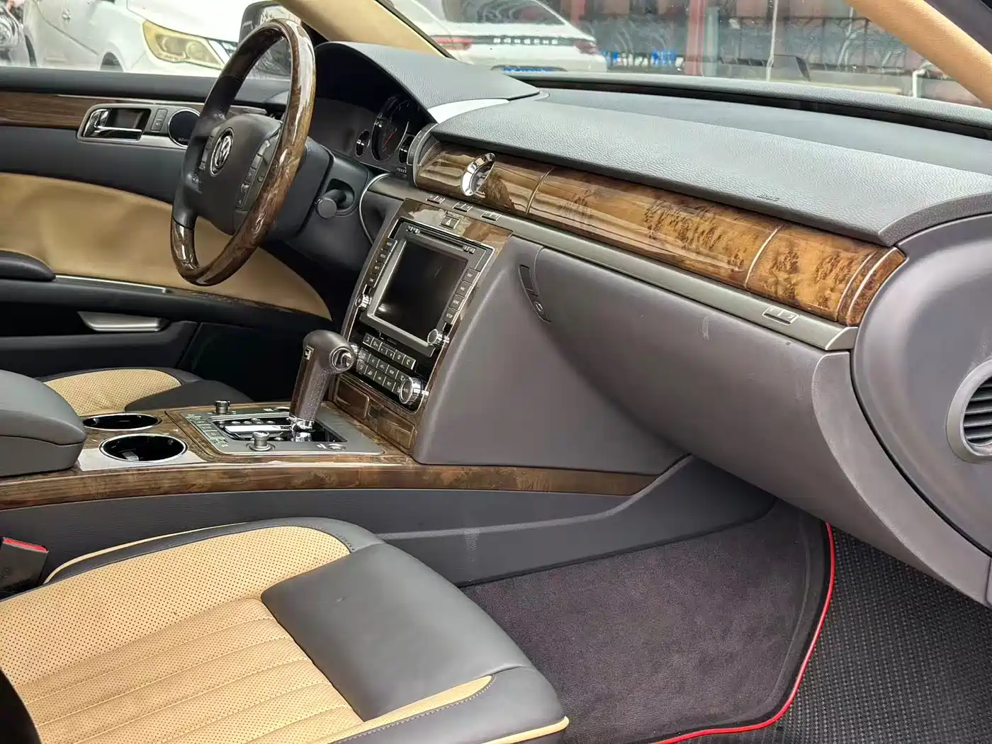 Volkswagen Phaeton 2012 3.0L Elite Custom фото 5