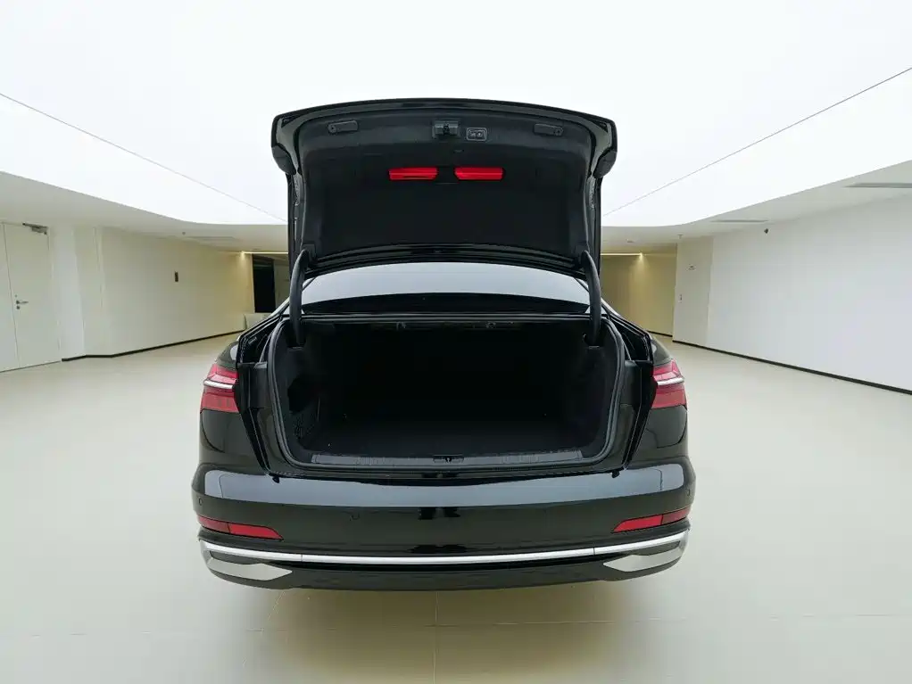 Photo 8 - Audi A6L