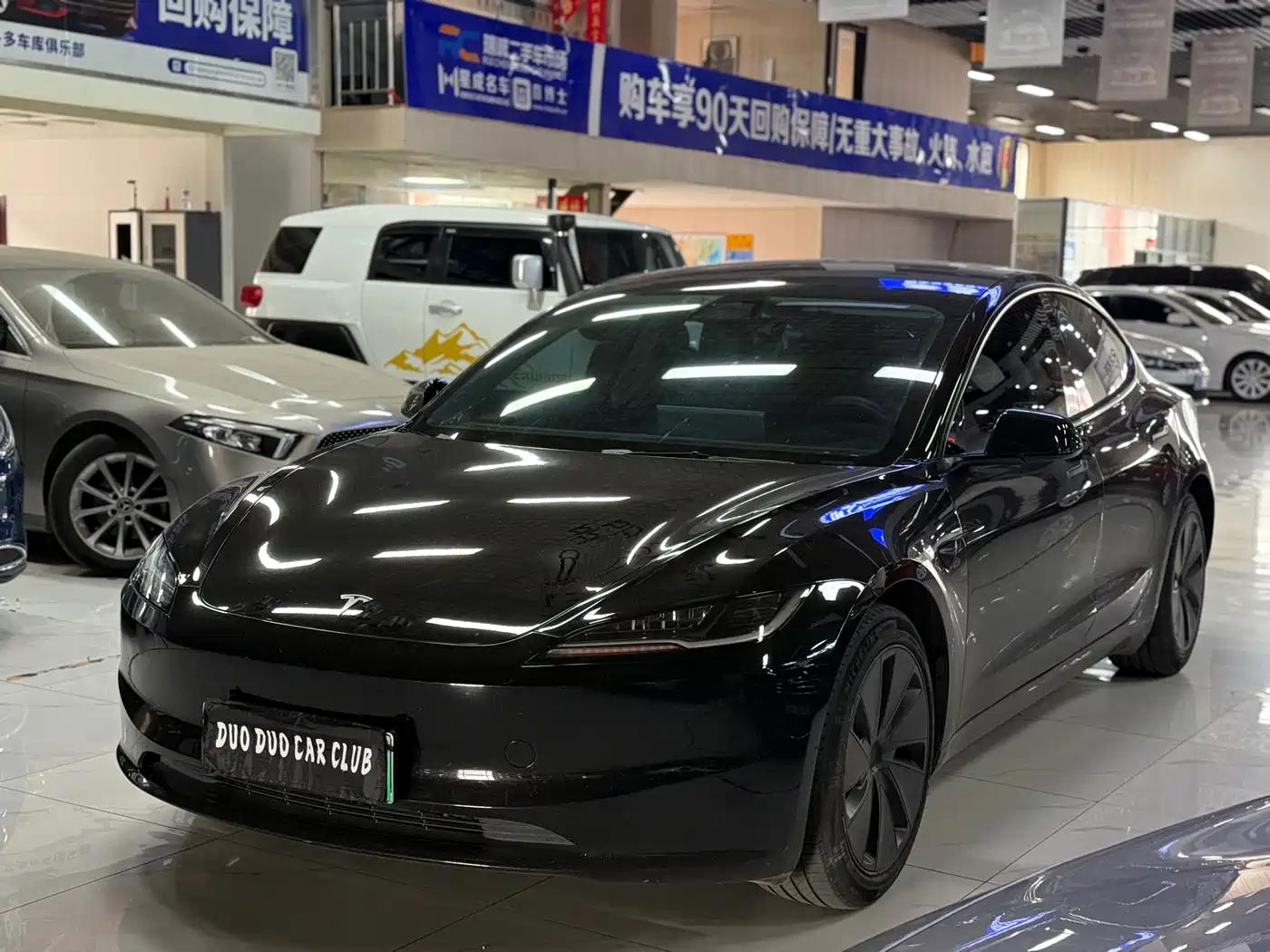 TESLA MODEL 3
