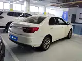 Фото 3 - Geely Vision