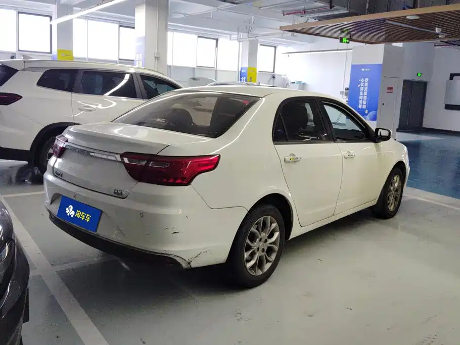 Фото 3 - Geely Vision