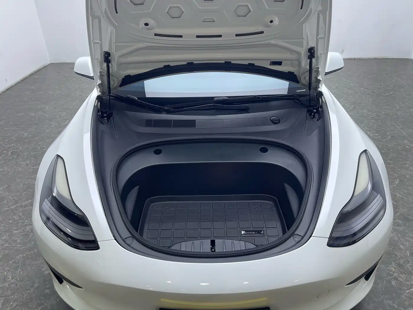 Фото 17 - Tesla Model 3