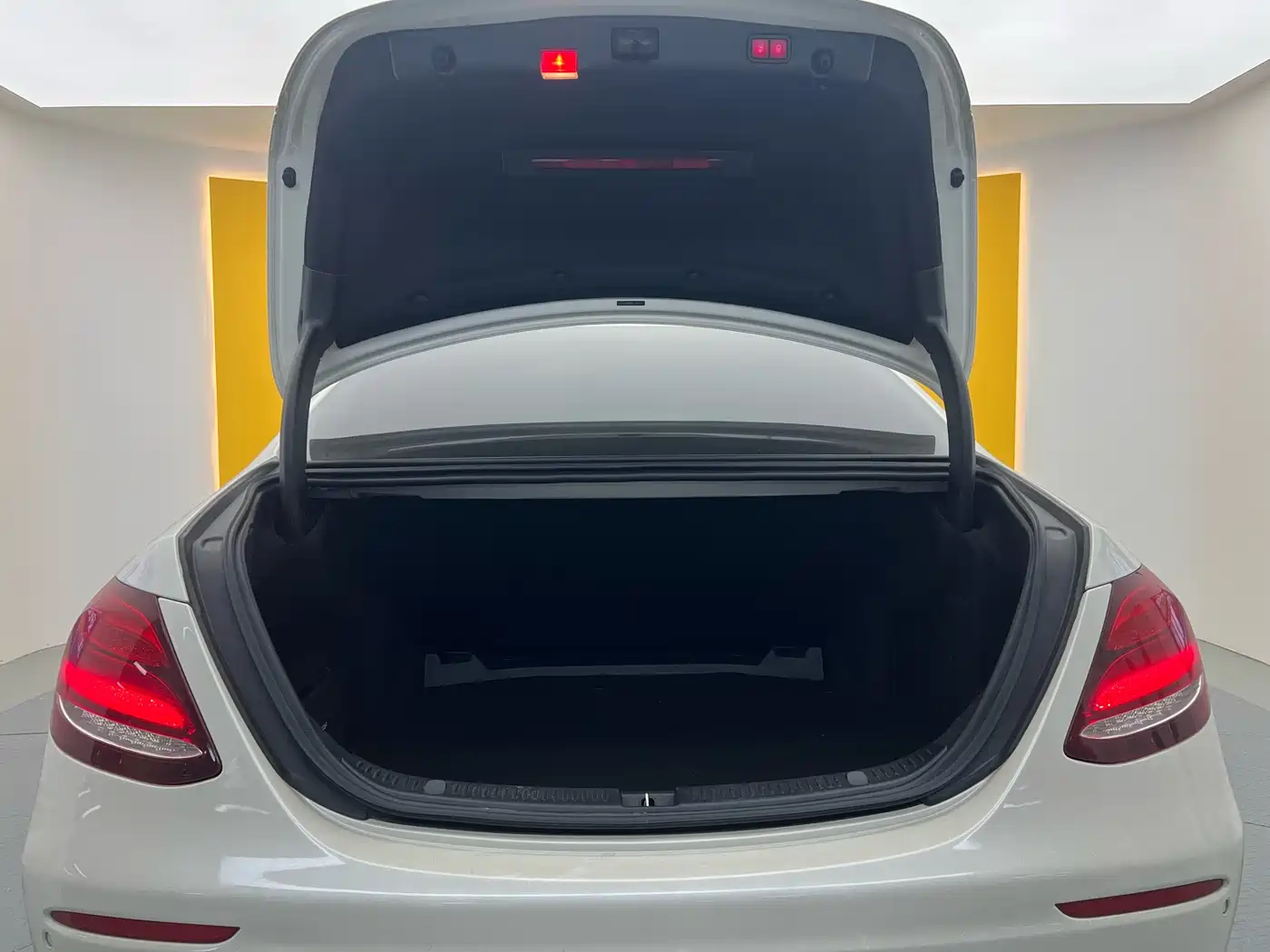 Mercedes-Benz E-Class 2019 E 300 L Sport Luxury фото 28