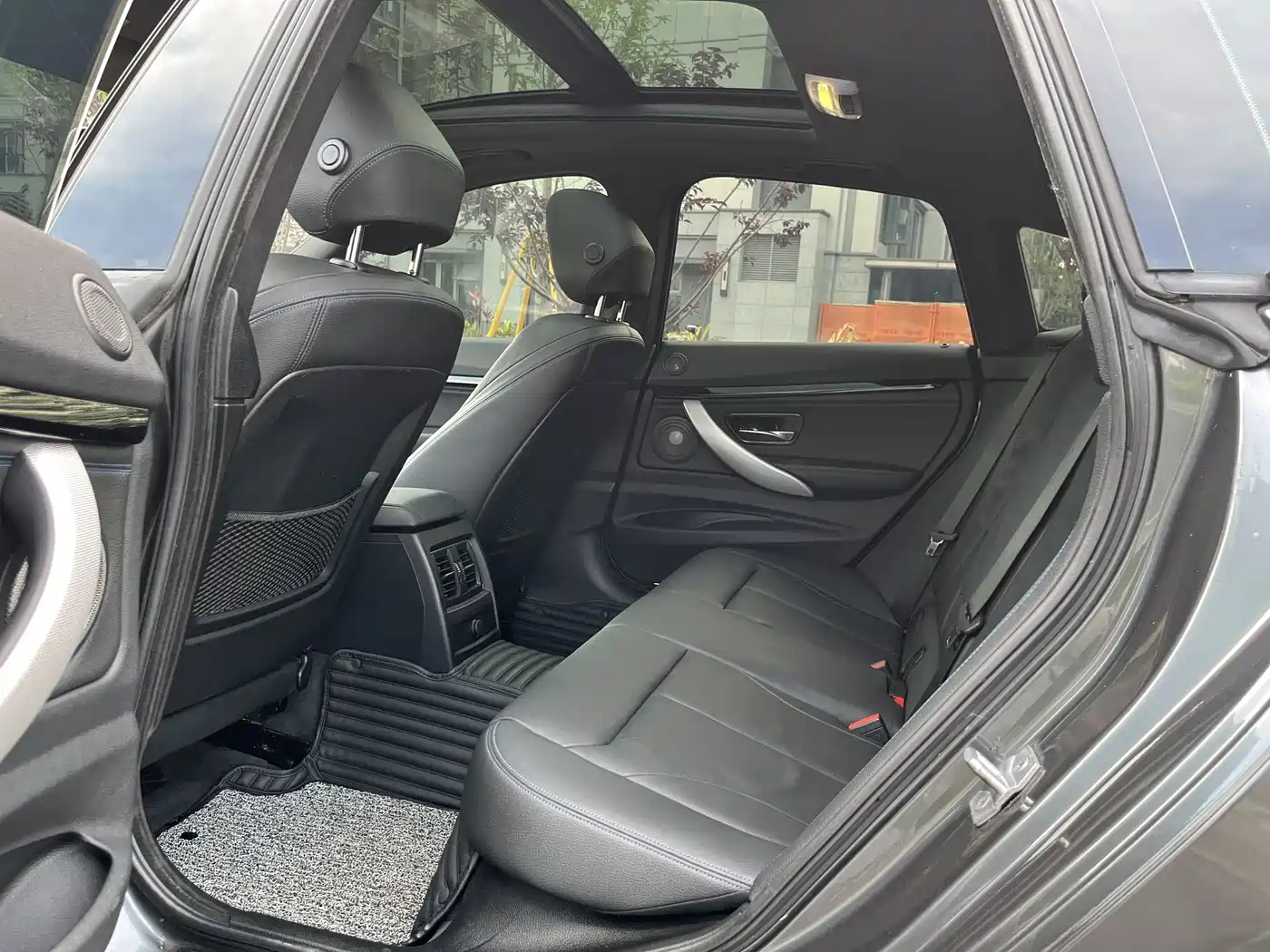 BMW 3 Series GT 2019 320i M Sport Black Night Edition фото 6