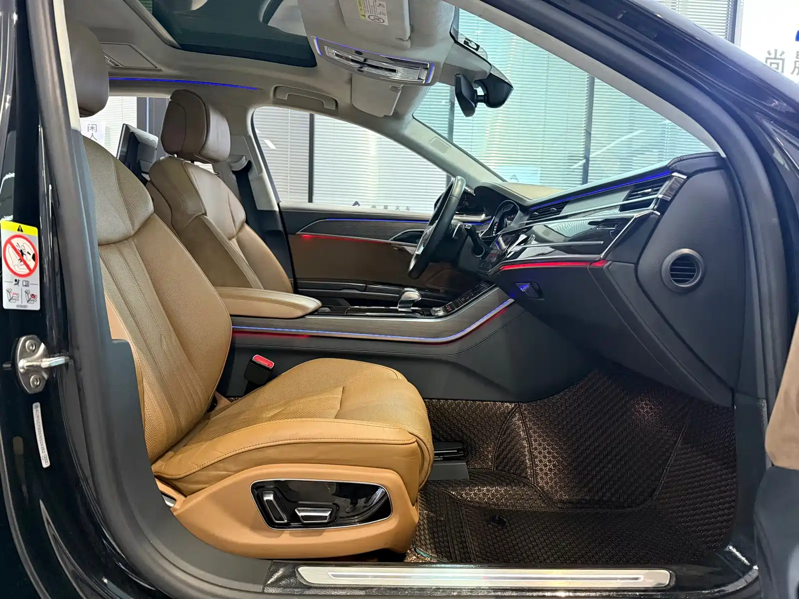 Фото 8 - Audi A8