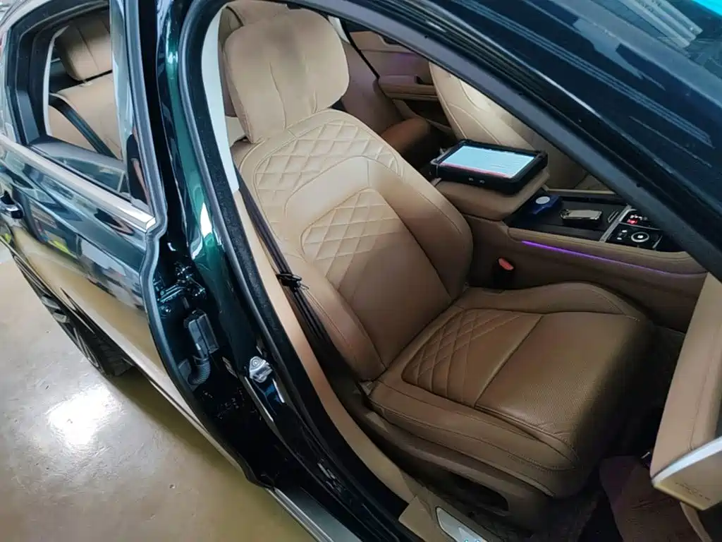 Jaguar XFL 2024 2023 XFL 2.0T P250 2WD Premium Luxury Gilded Edition