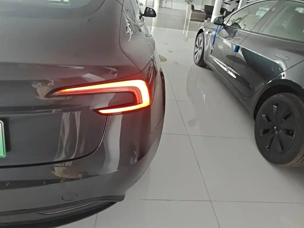 Tesla Model 3 2026 2025 Model Year Facelift Rear-Wheel Drive