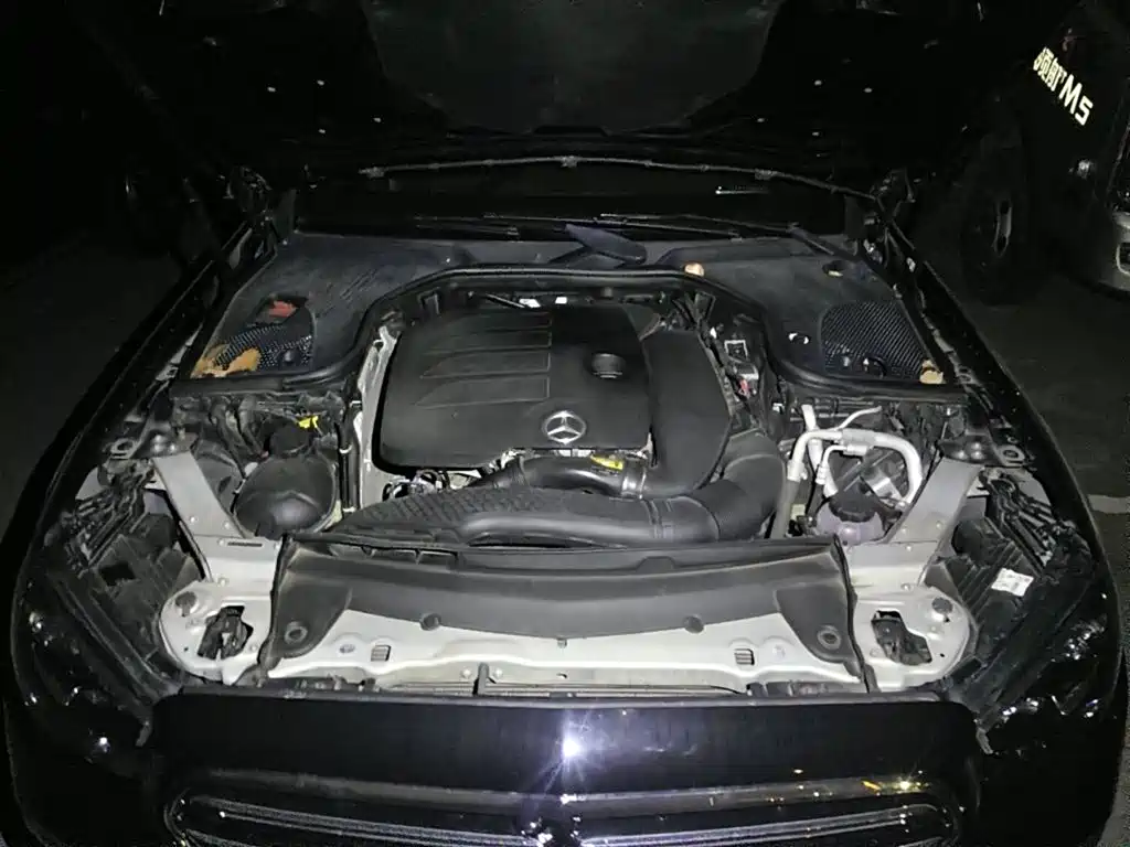 Фото 3 - Mercedes-Benz E-Class