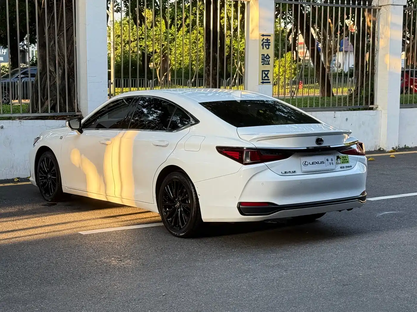 Фото 4 - Lexus ES
