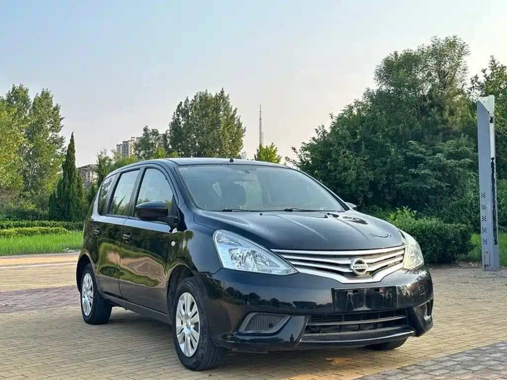 Nissan Livina 2015 2013 1.6XE CVT Comfort