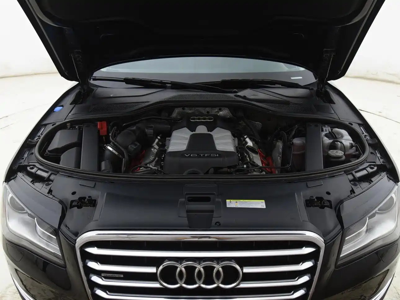 Photo 10 - Audi A8