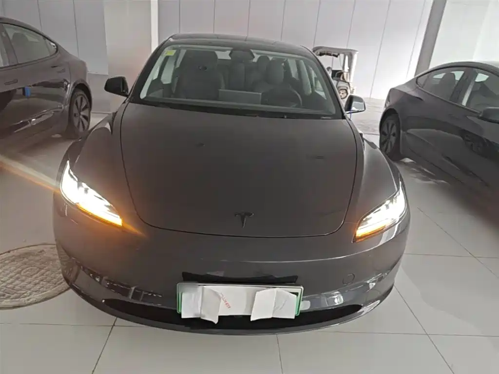 Tesla Model 3 2026 2025 Model Year Facelift Rear-Wheel Drive