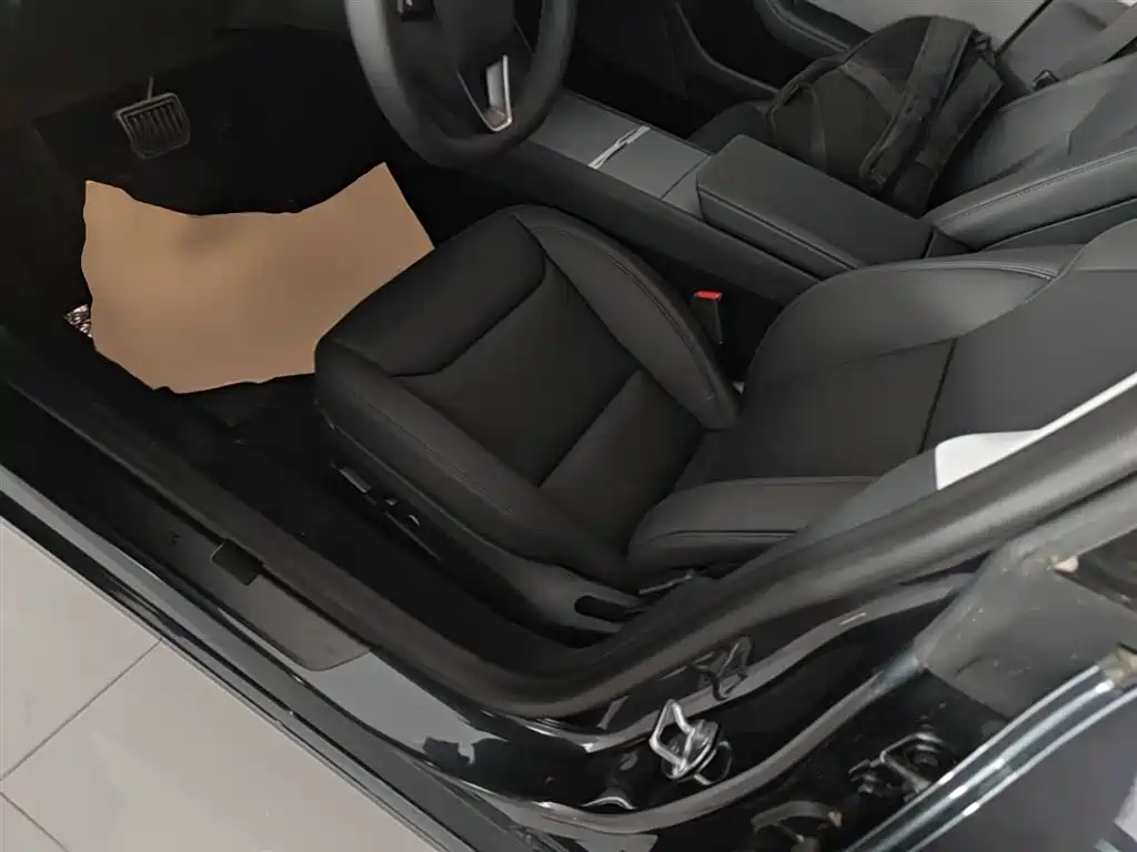 Tesla Model 3 2026 2025 Model Year Facelift Rear-Wheel Drive