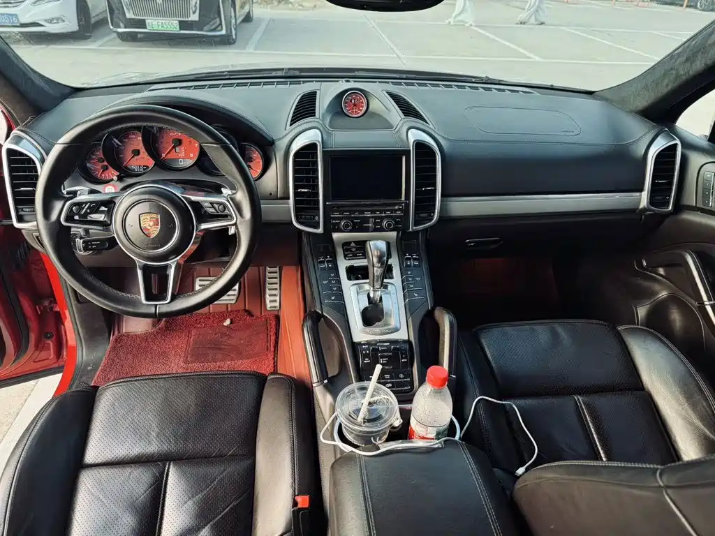 Photo 8 - Porsche Cayenne