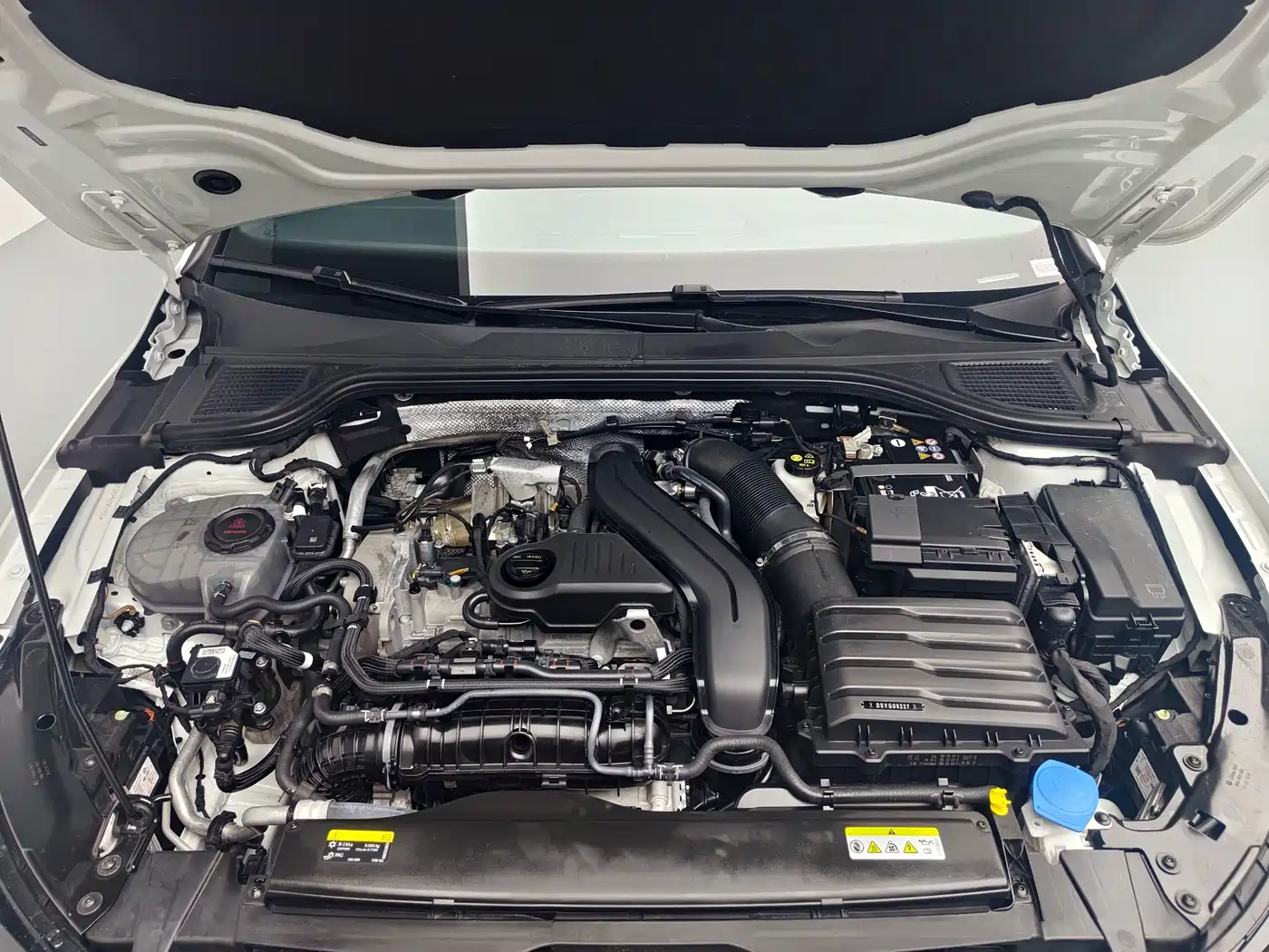 Volkswagen Golf 2025 2025 300TSI R-Line