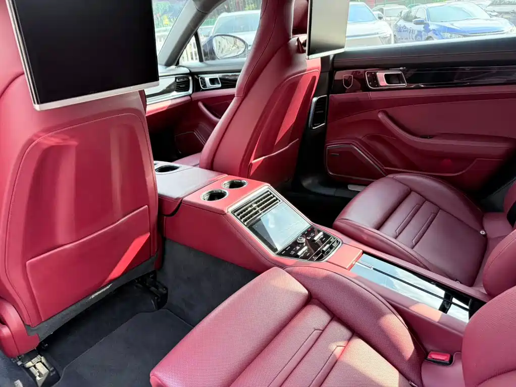 Photo 17 - Porsche Panamera