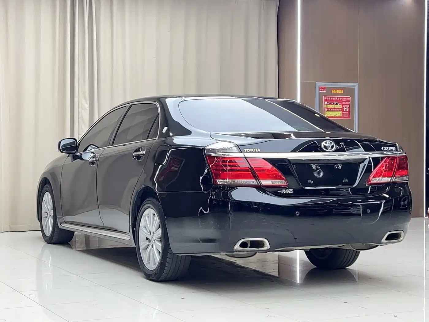 Toyota Crown 2012 2.5L Royal Saloon фото 12