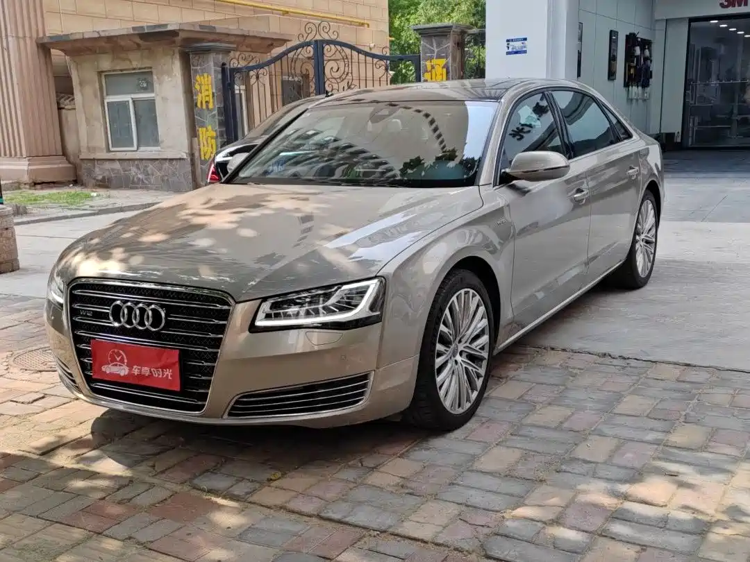 Фото 1 - Audi A8
