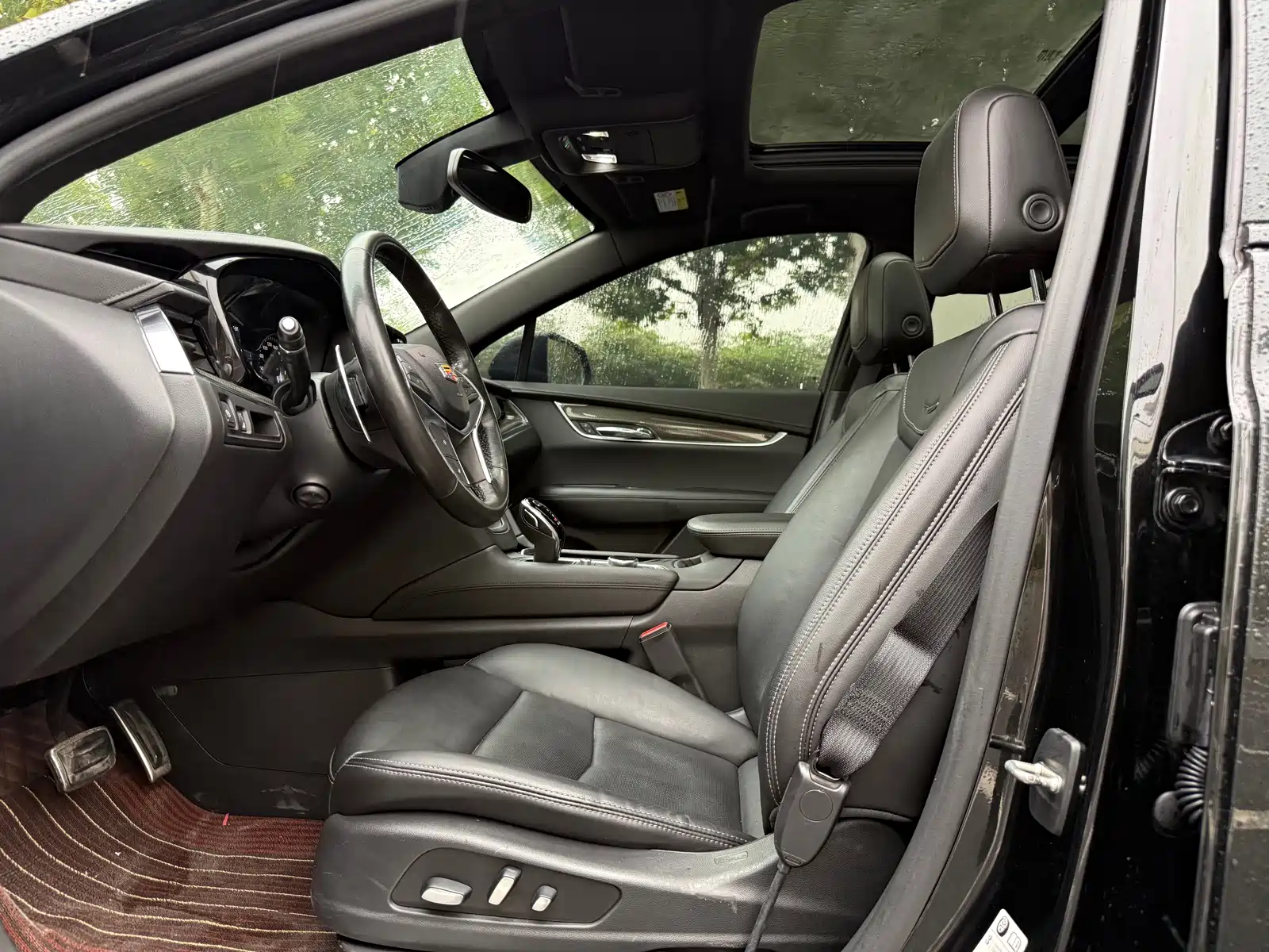 Photo 5 - Cadillac XT5