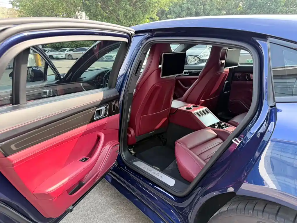 Photo 15 - Porsche Panamera