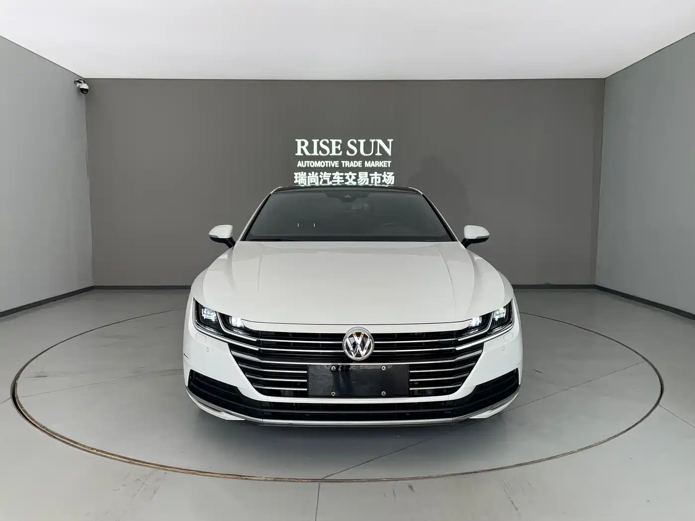Volkswagen FAW-Volkswagen CC 2019 330TSI Charming Appearance (China V) фото 2