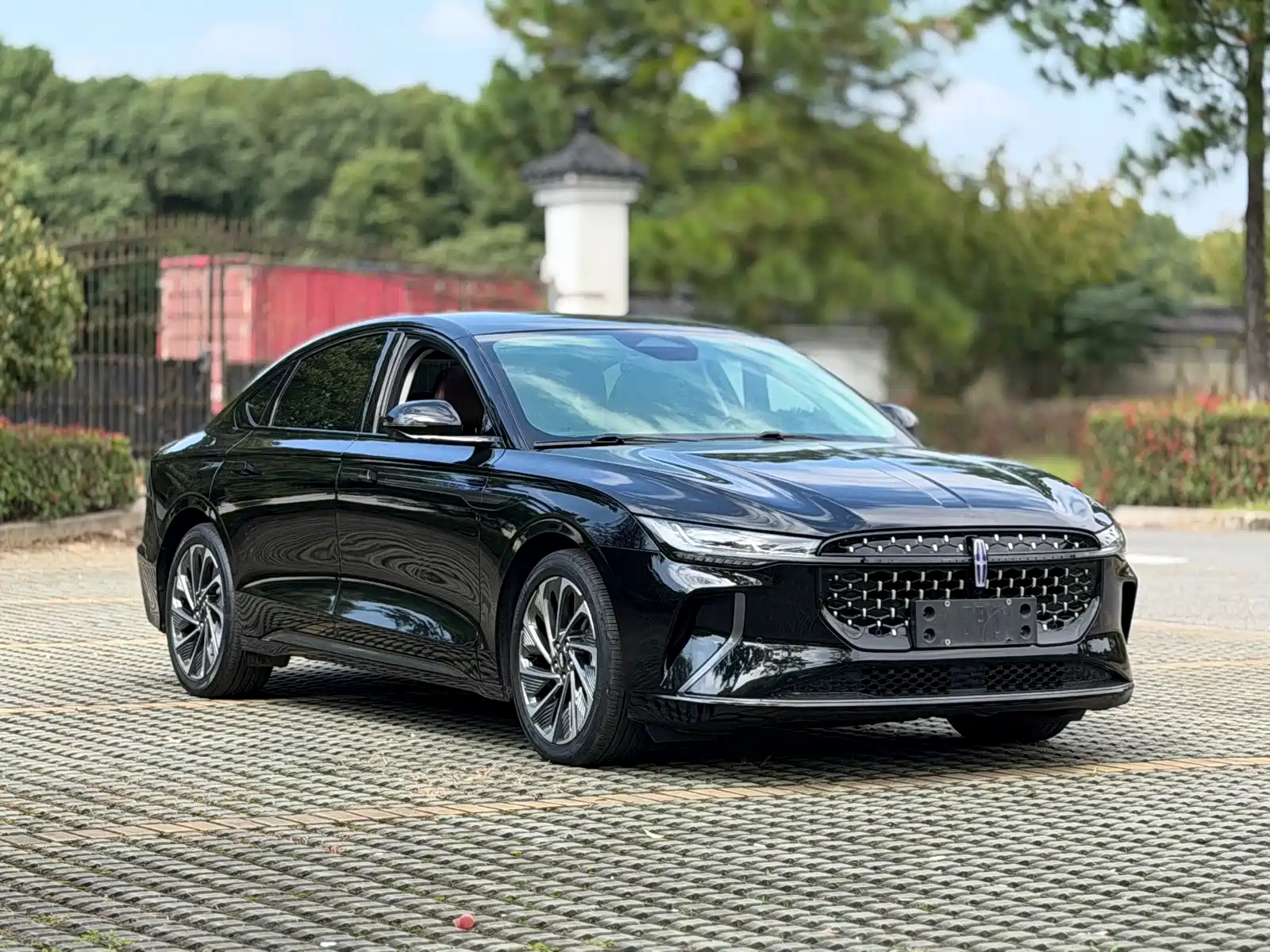 Photo 3 - Lincoln Z
