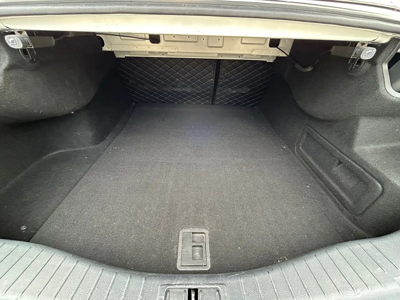 Hongqi H5 2020 1.8T Automatic Smart Connection Qi Smooth Edition фото 11