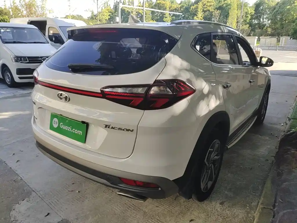 Photo 7 - Hyundai Tucson