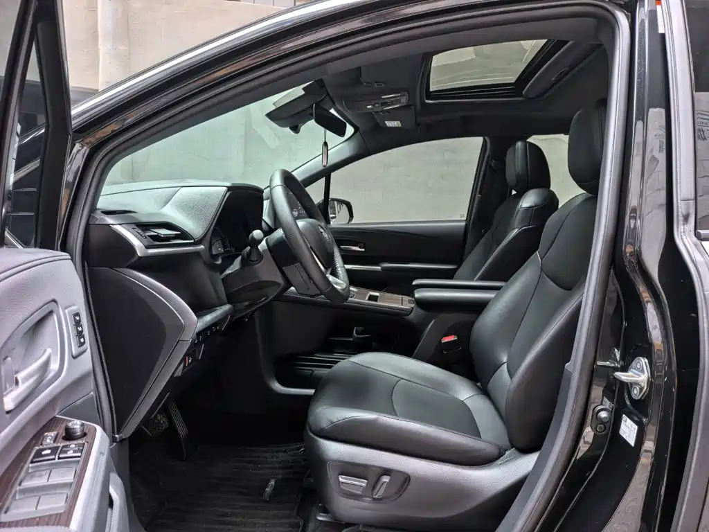 Toyota Granvia 2025 2024 2.5L Hybrid Premium PLUS 4WD Edition