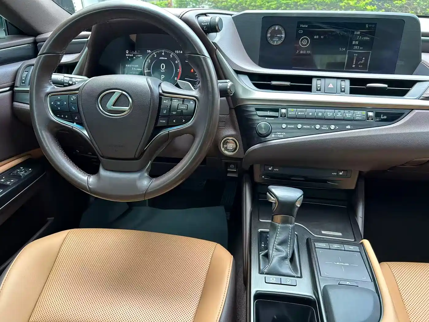 Фото 27 - Lexus ES