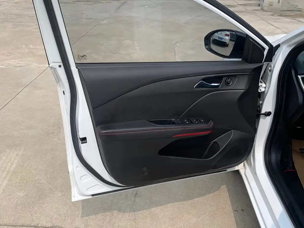 Chevrolet Monza 2019 RS 330T Auto Smooth Edition China VI фото 5