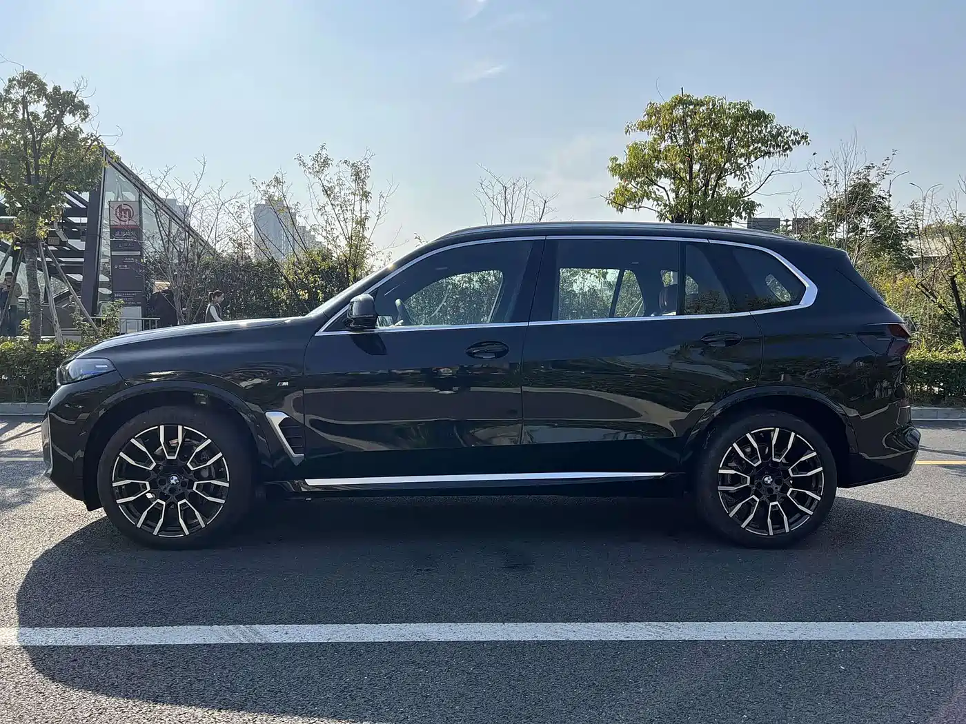 BMW X5 2025 Model xDrive 40Li M Sport Blackout Package фото 10