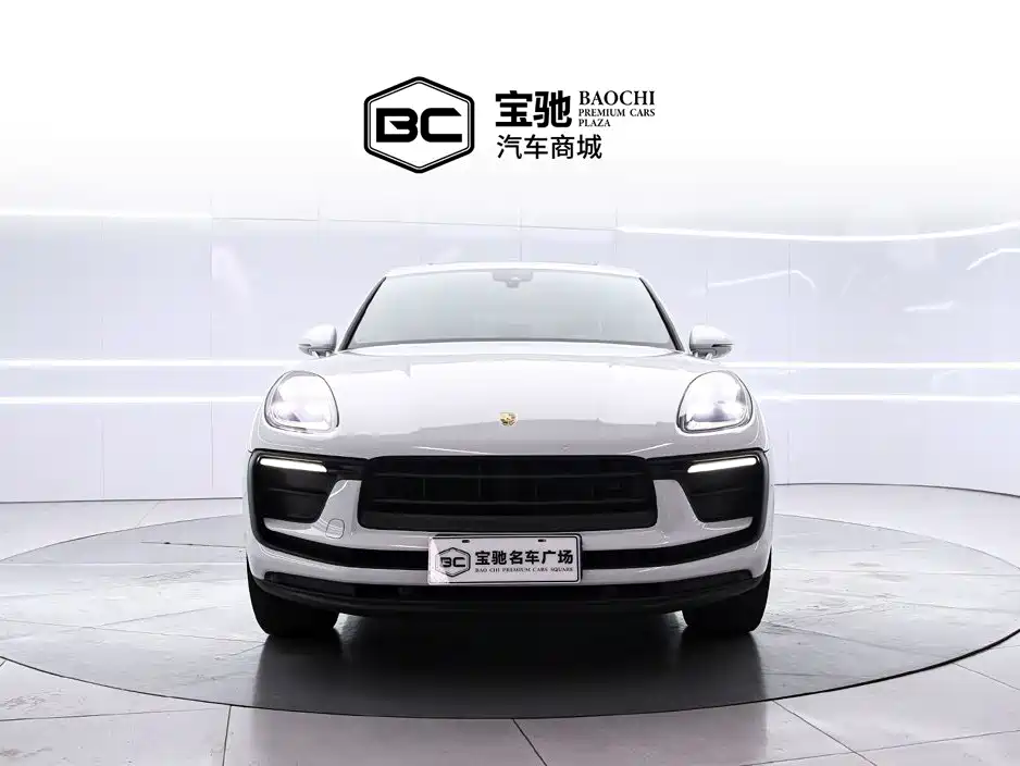 2025 Porsche Macan