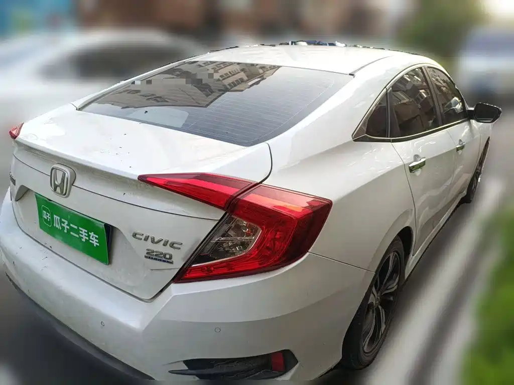 Фото 4 - Honda Civic