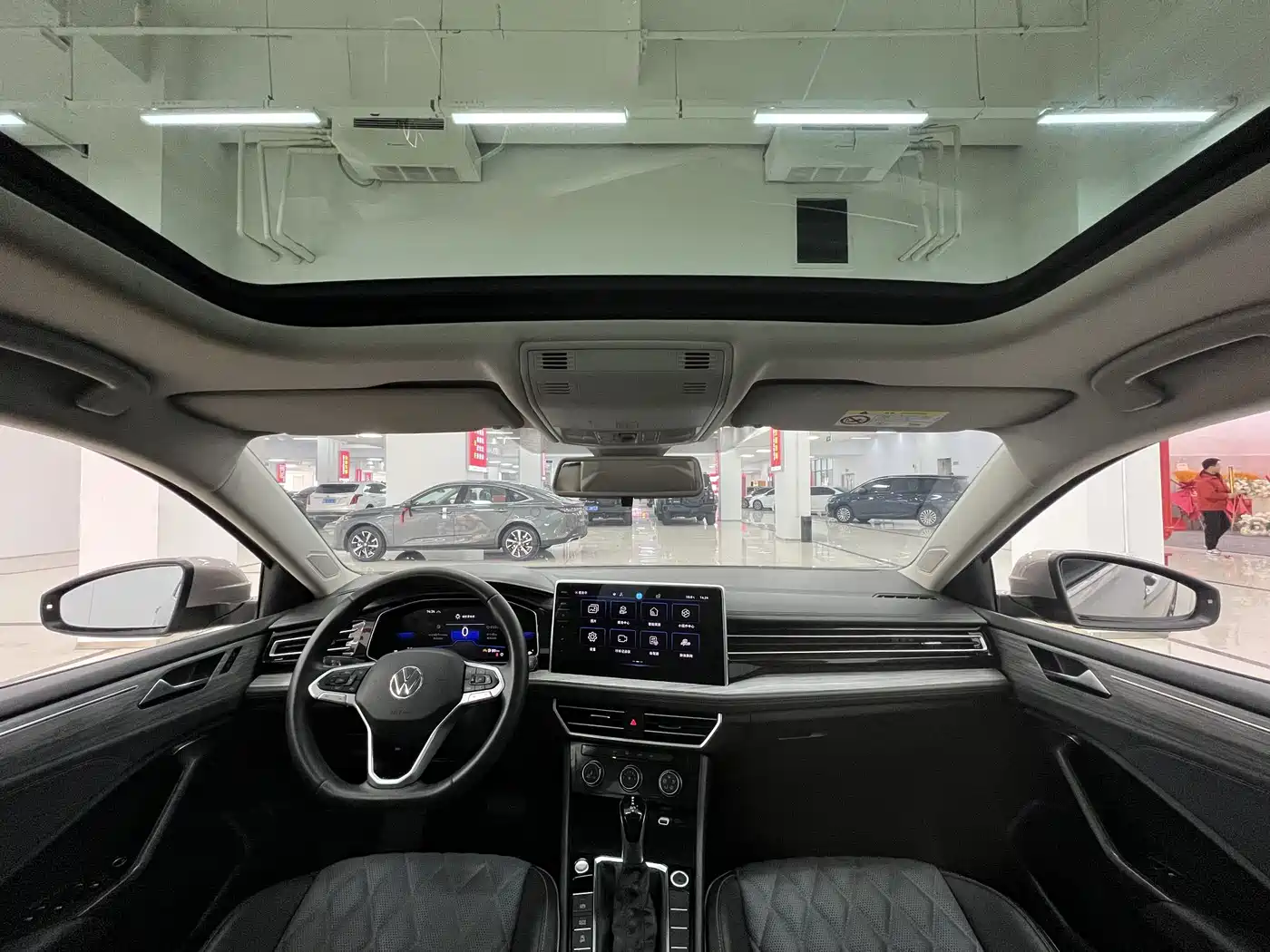 Volkswagen Sagitar 2023 300TSI DSG Surpassing Edition фото 7