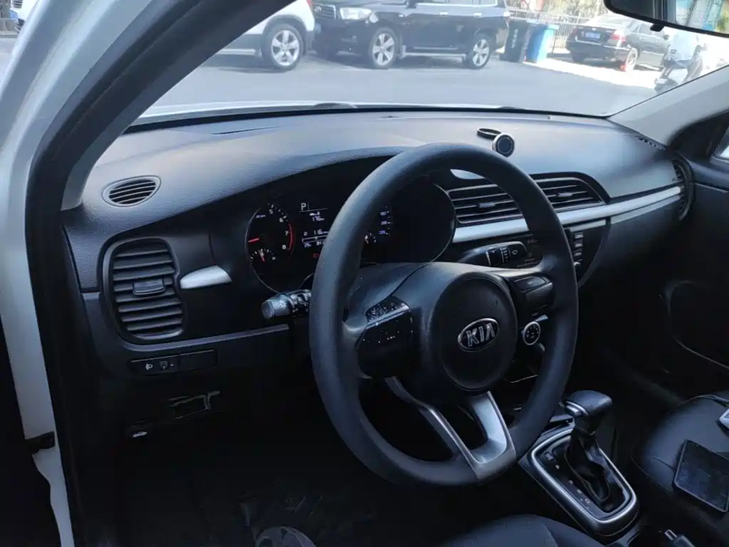 Photo 10 - Kia K2