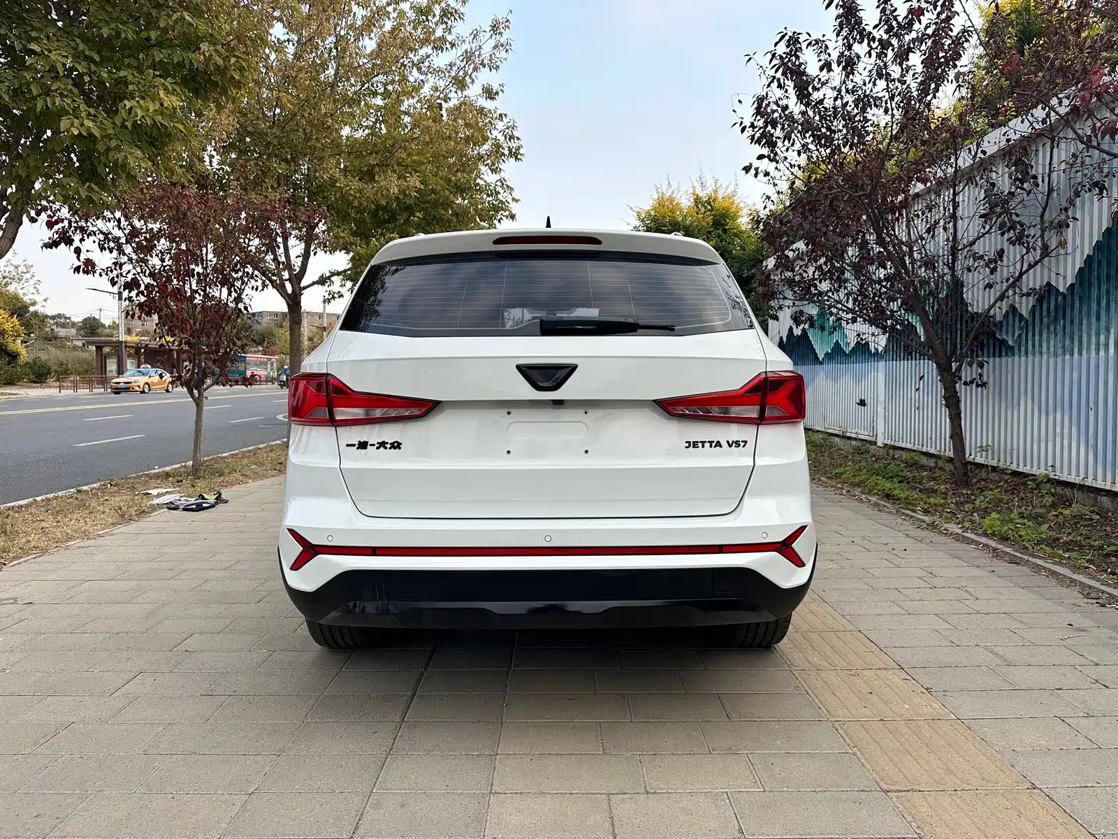 Photo 7 - Jetta VS7