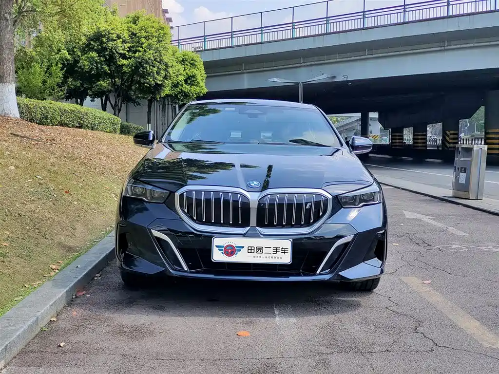 BMW I5