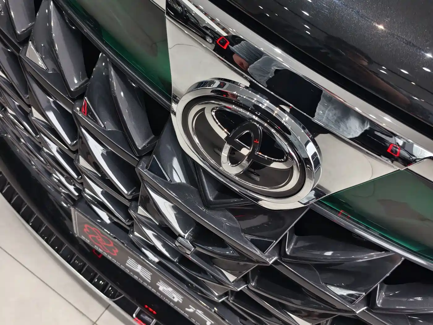 Toyota Granvia 2026 Model 2.5L Hybrid Prestige PLUS AWD Trim фото 4