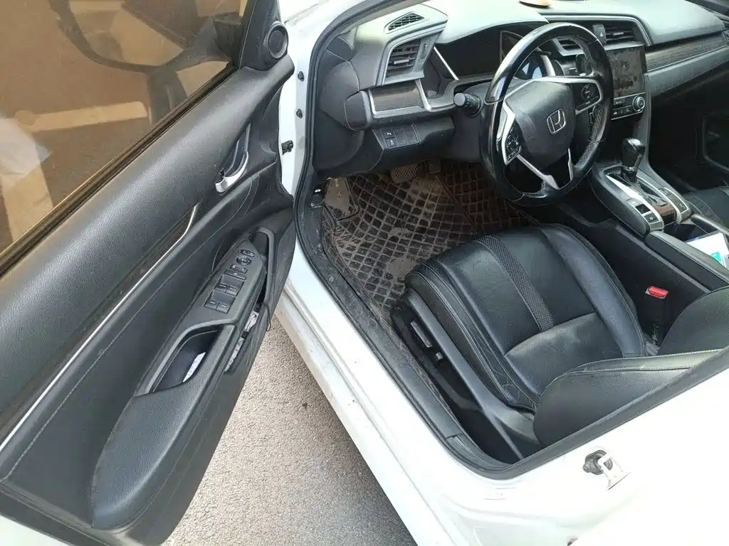 Фото 12 - Honda Civic