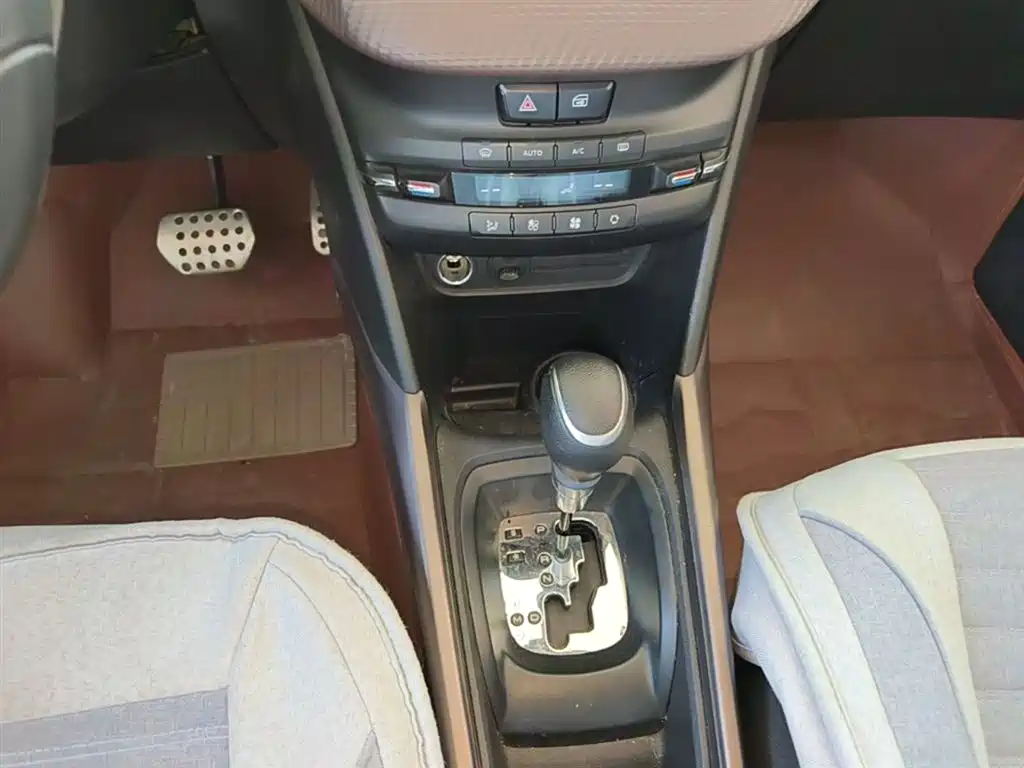 صورة 14 - Peugeot 2008