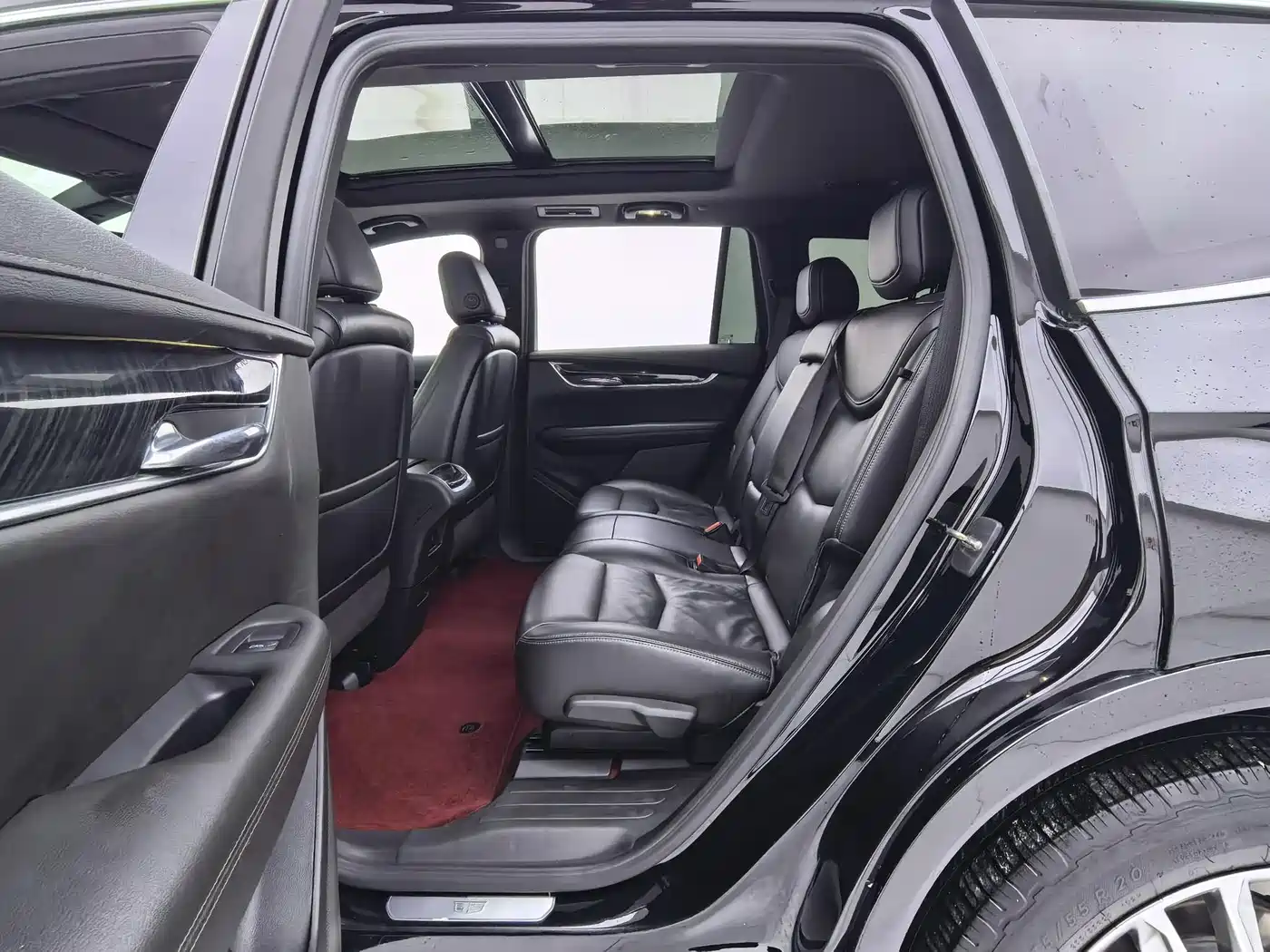 Photo 17 - Cadillac XT6