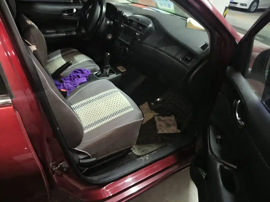 Photo 13 - Nissan Tiida