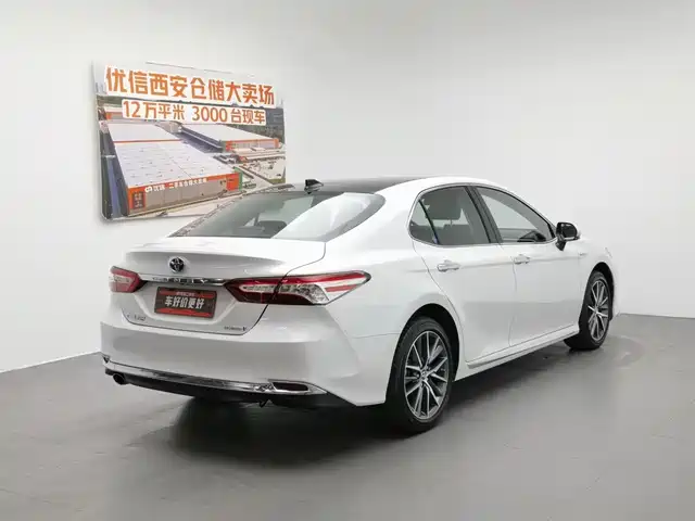 Toyota Camry 2023 Hybrid 2.5HG Luxury Edition — фото 2