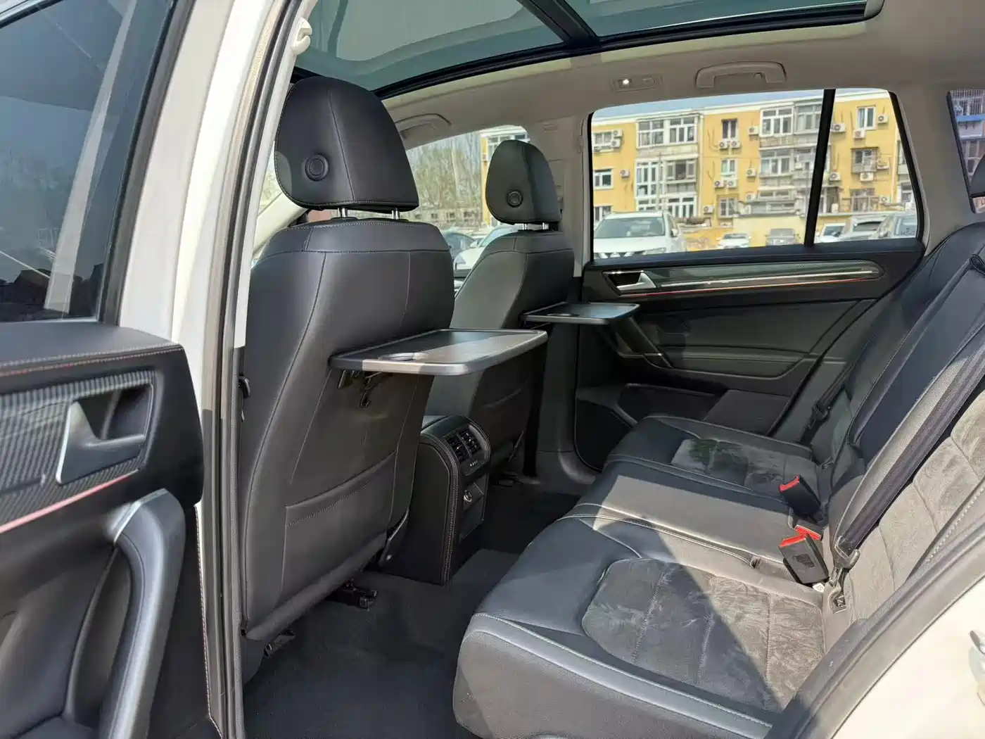 Volkswagen Golf Sportsvan 2018 230TSI Automatic Luxury фото 10