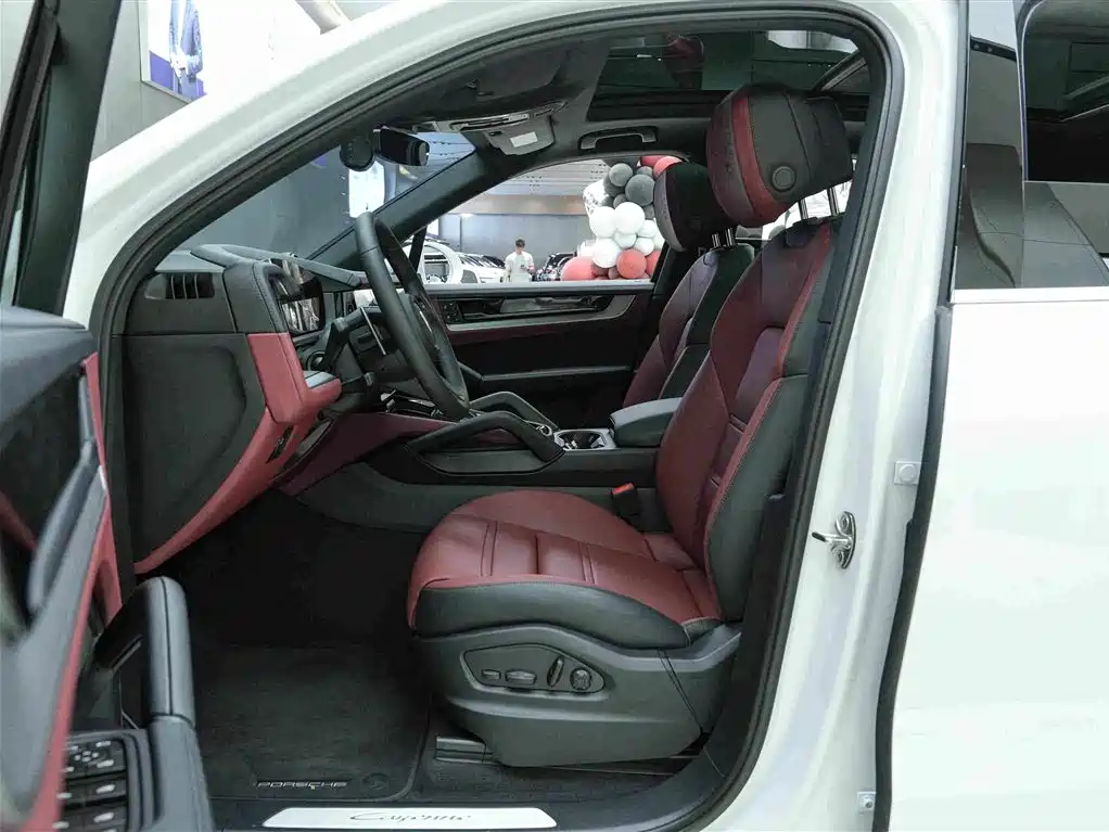Photo 12 - Porsche Cayenne